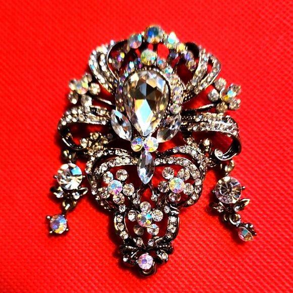 Elegant Silver Faux Crystal Brooch - Picture 1 of 4